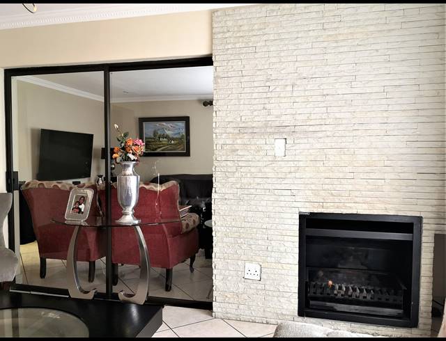 4 BEDROOM HOUSE FOR SALE IN WILLOW ACRES